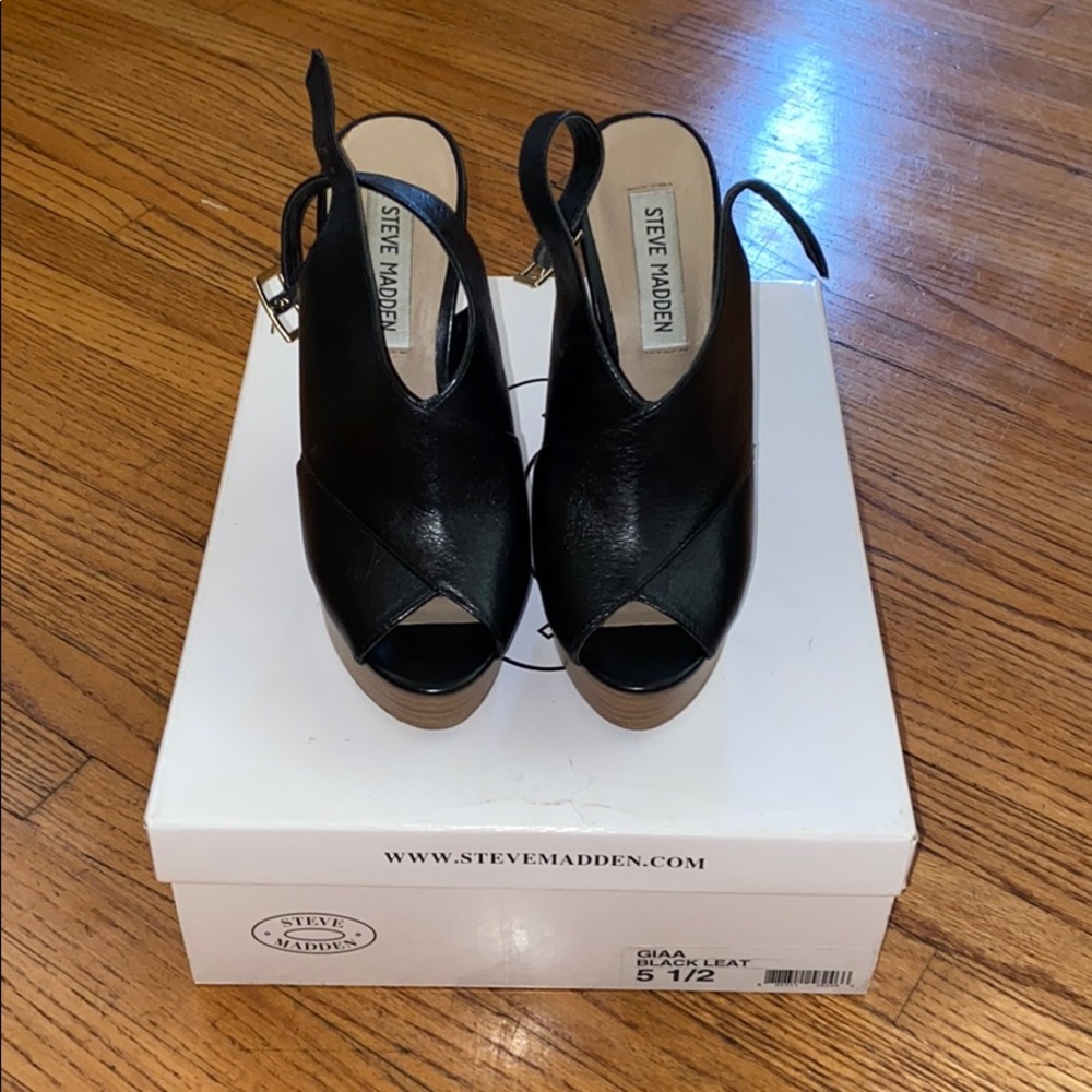 Steve Madden  Giaa black platform heel.
